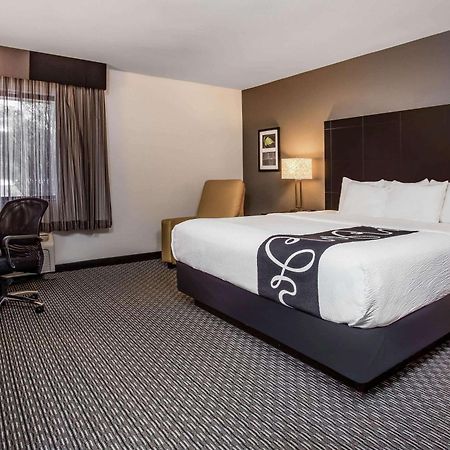 La Quinta Inn By Wyndham Oshkosh Room photo