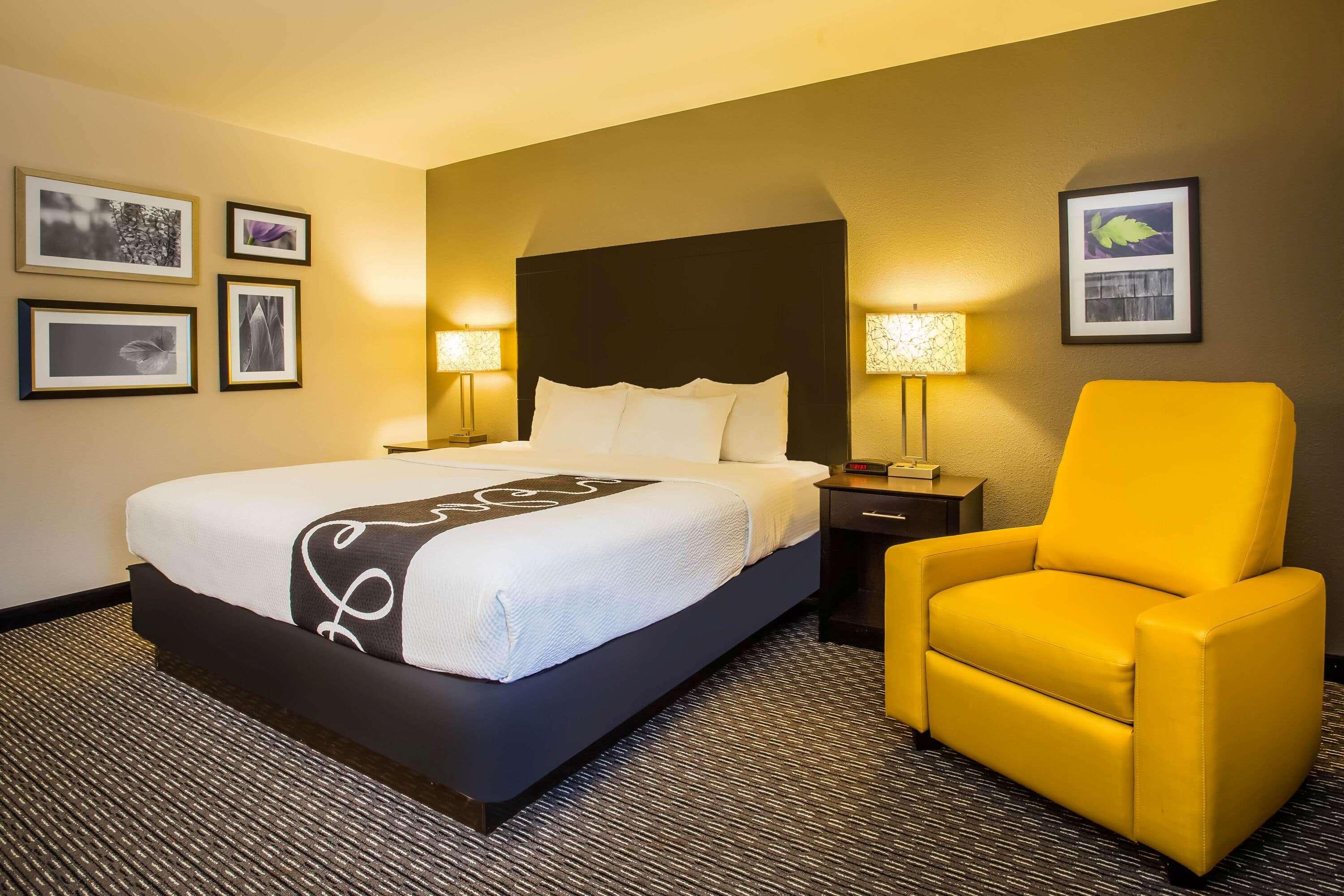La Quinta Inn By Wyndham Oshkosh Exterior photo