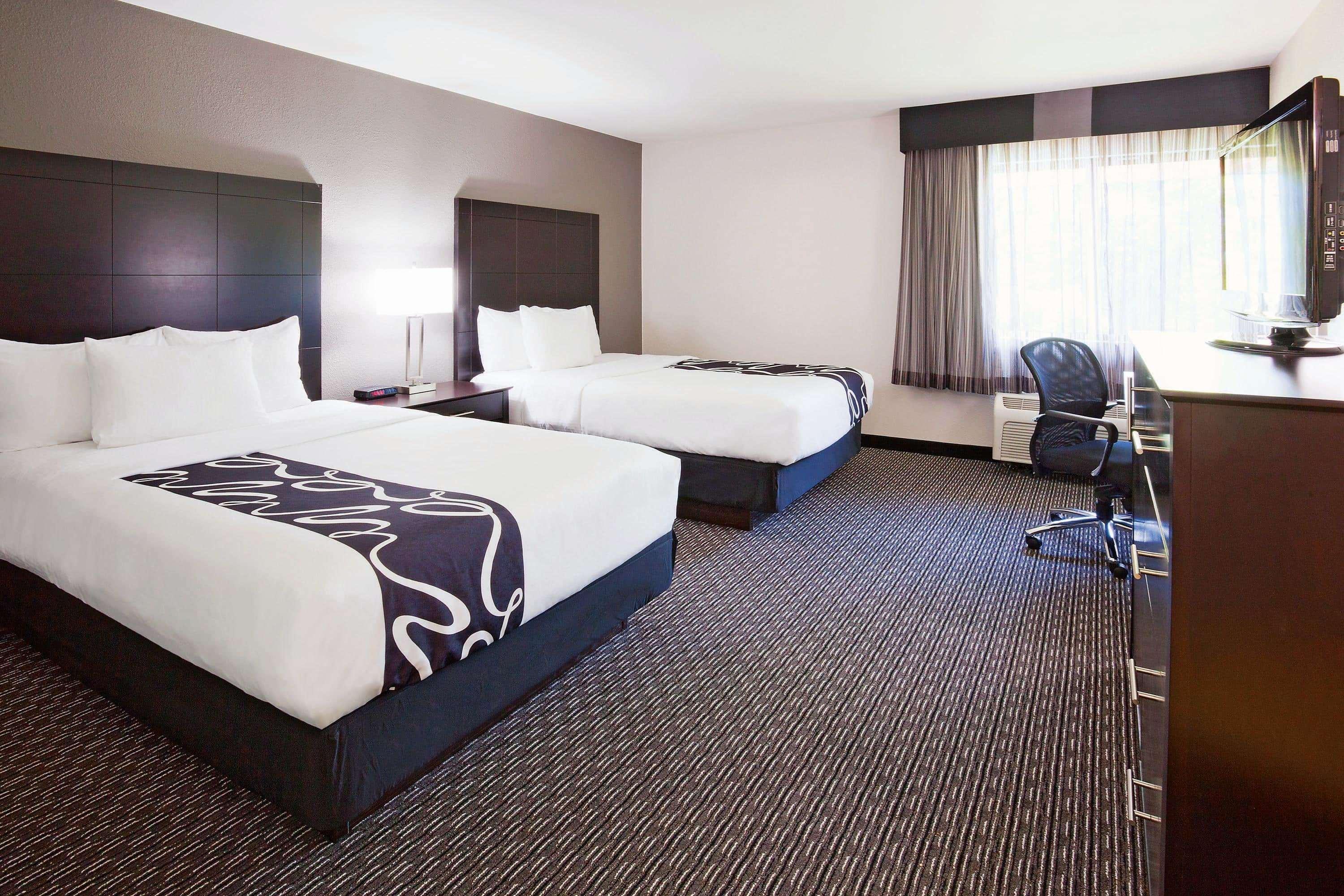 La Quinta Inn By Wyndham Oshkosh Exterior photo