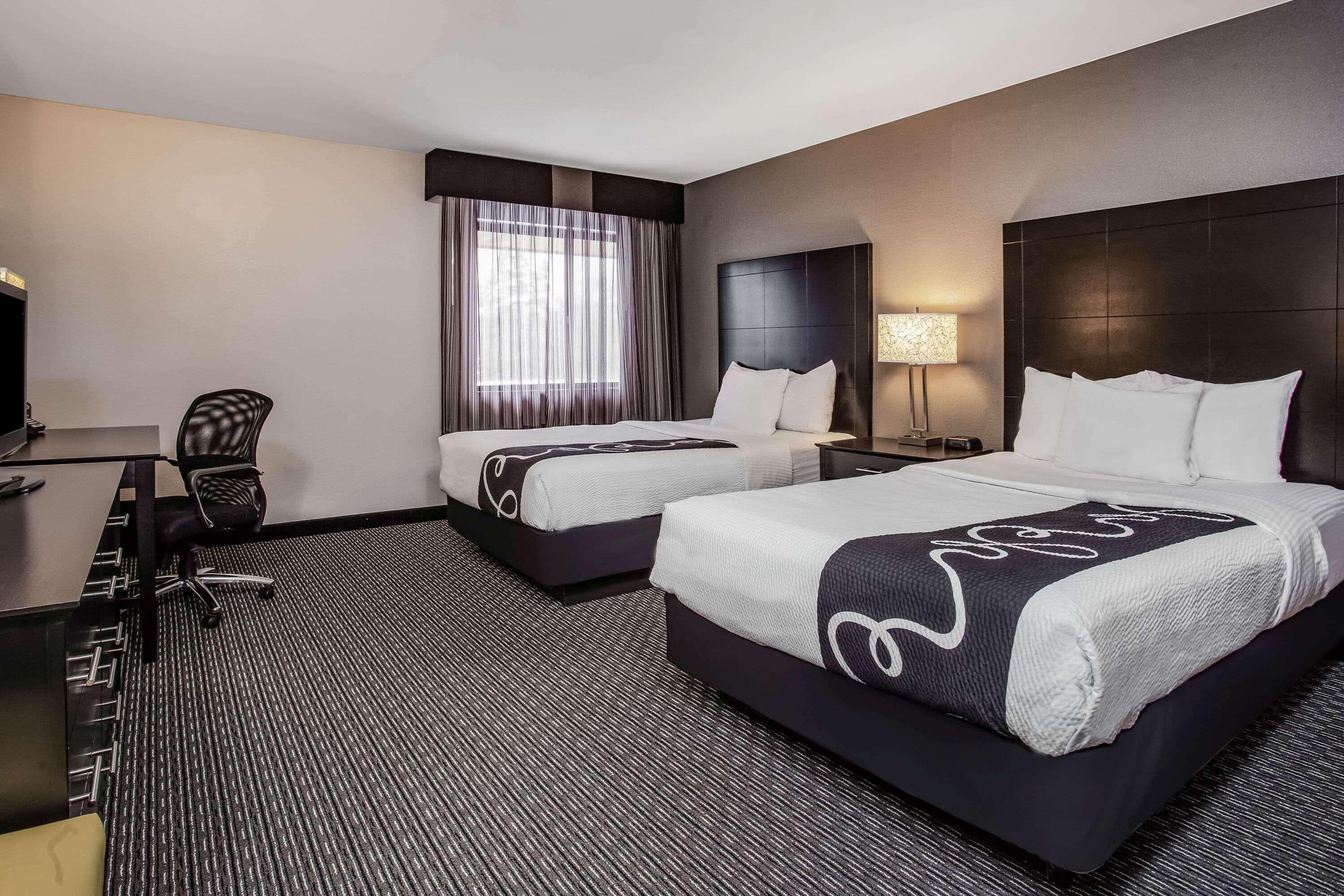 La Quinta Inn By Wyndham Oshkosh Exterior photo