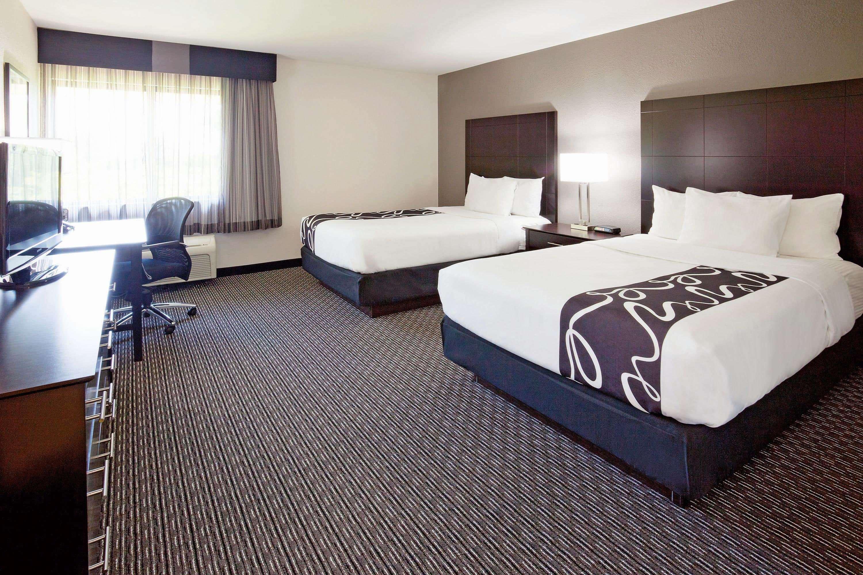 La Quinta Inn By Wyndham Oshkosh Exterior photo