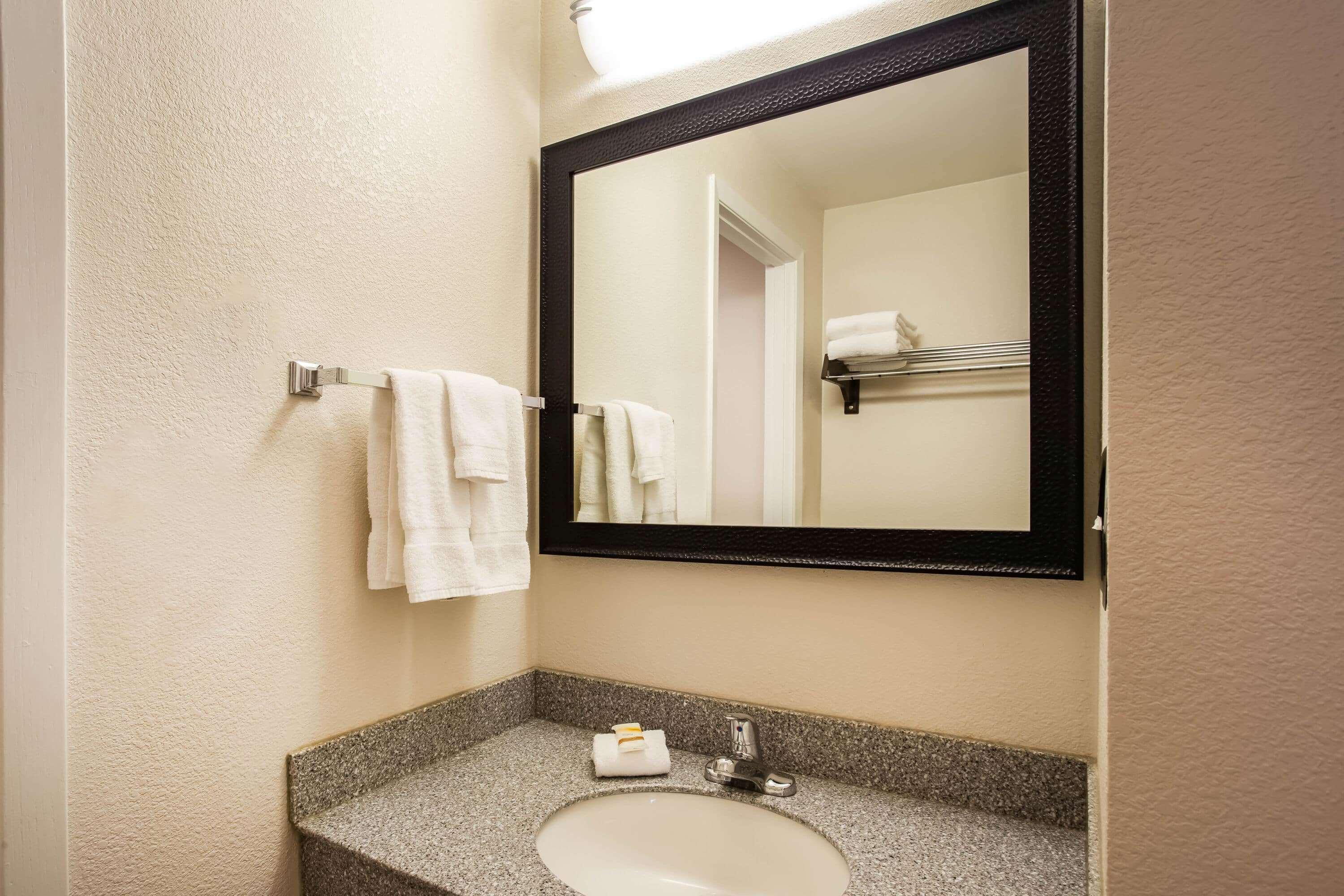 La Quinta Inn By Wyndham Oshkosh Exterior photo
