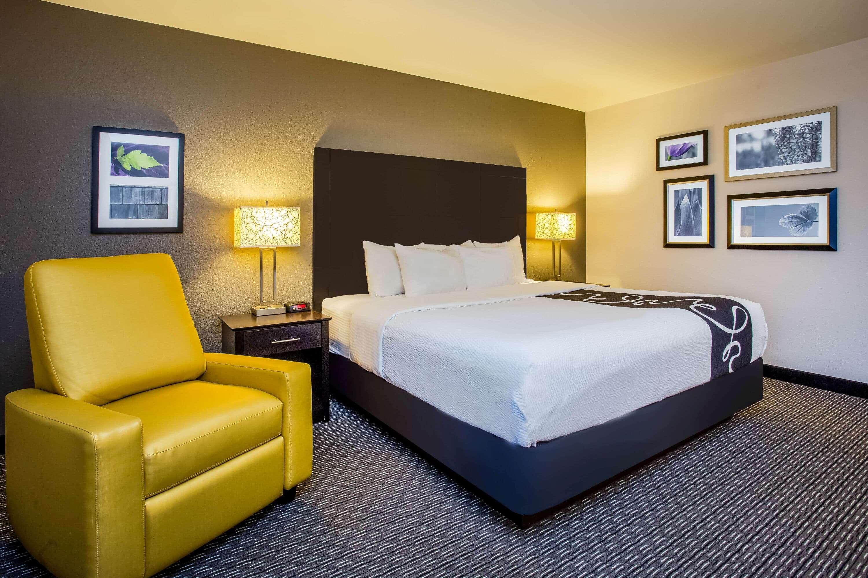 La Quinta Inn By Wyndham Oshkosh Exterior photo