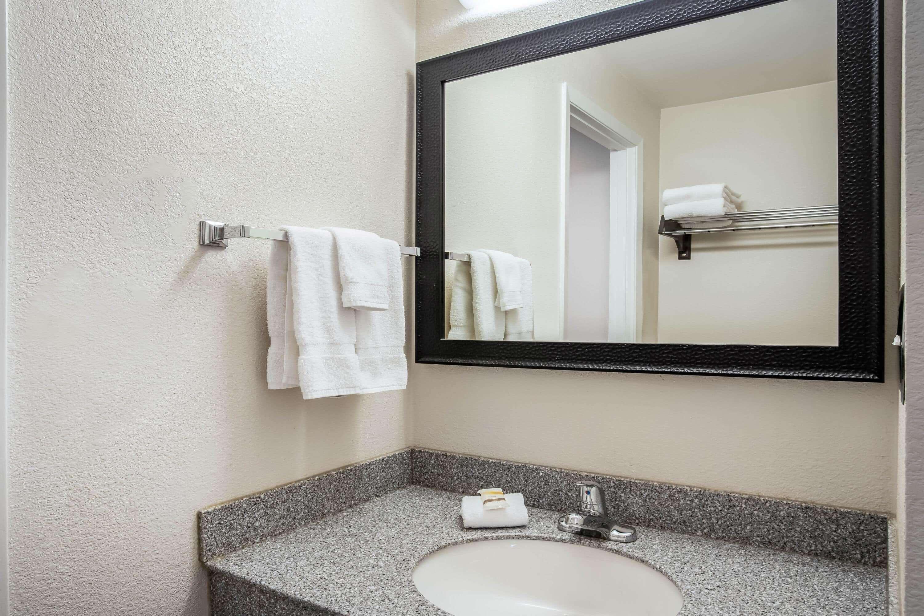 La Quinta Inn By Wyndham Oshkosh Exterior photo