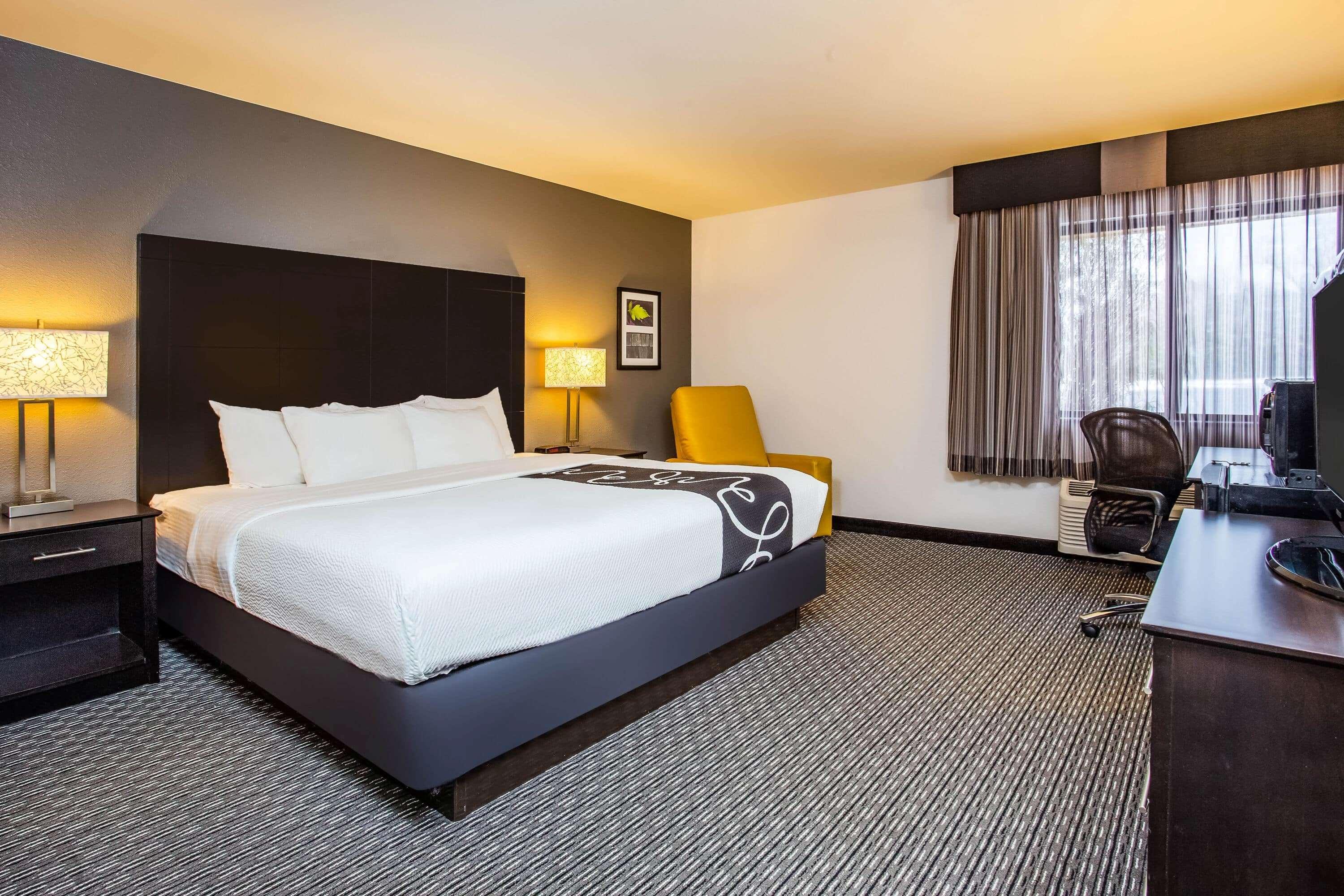 La Quinta Inn By Wyndham Oshkosh Exterior photo