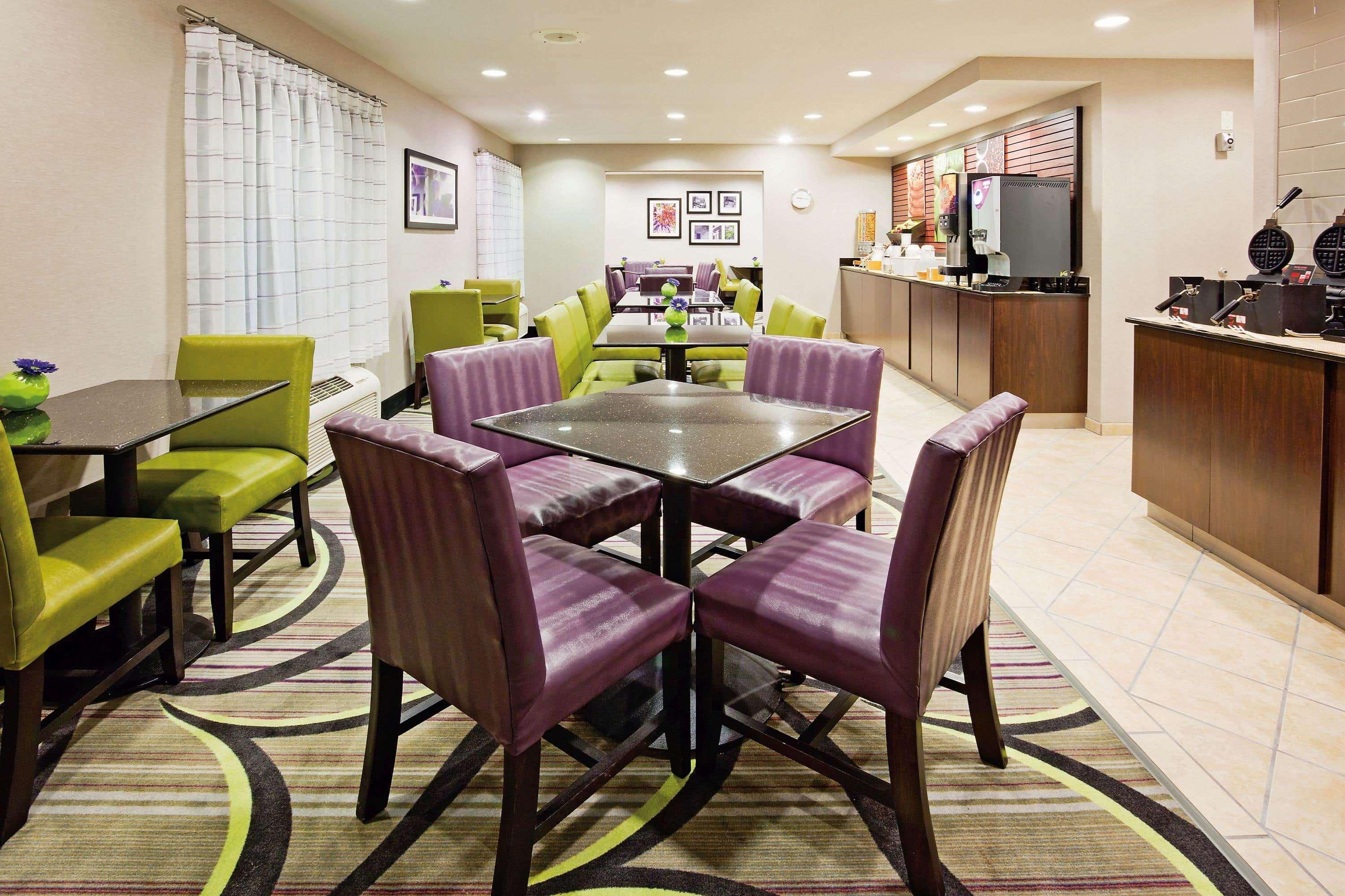 La Quinta Inn By Wyndham Oshkosh Exterior photo