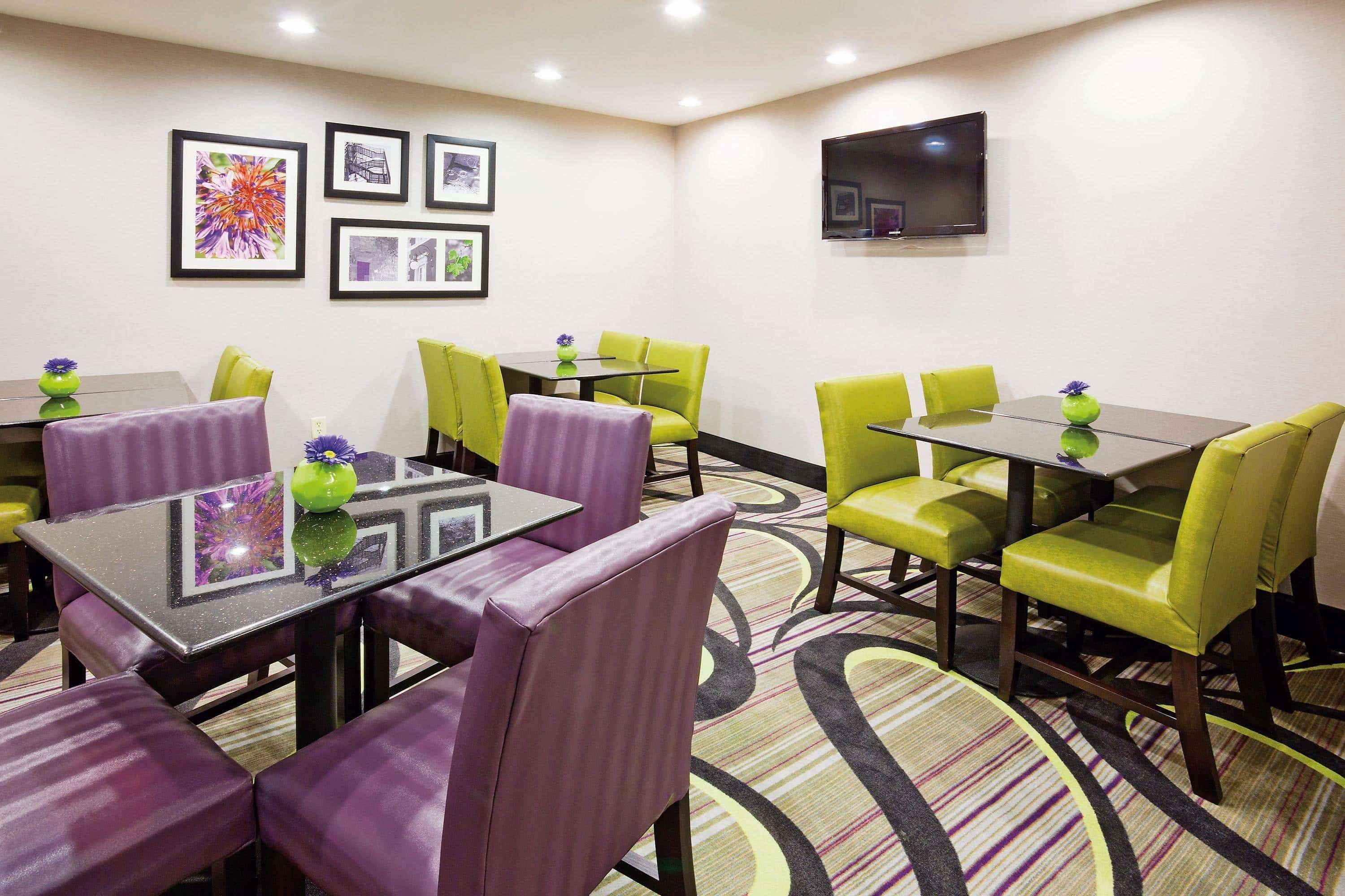La Quinta Inn By Wyndham Oshkosh Exterior photo