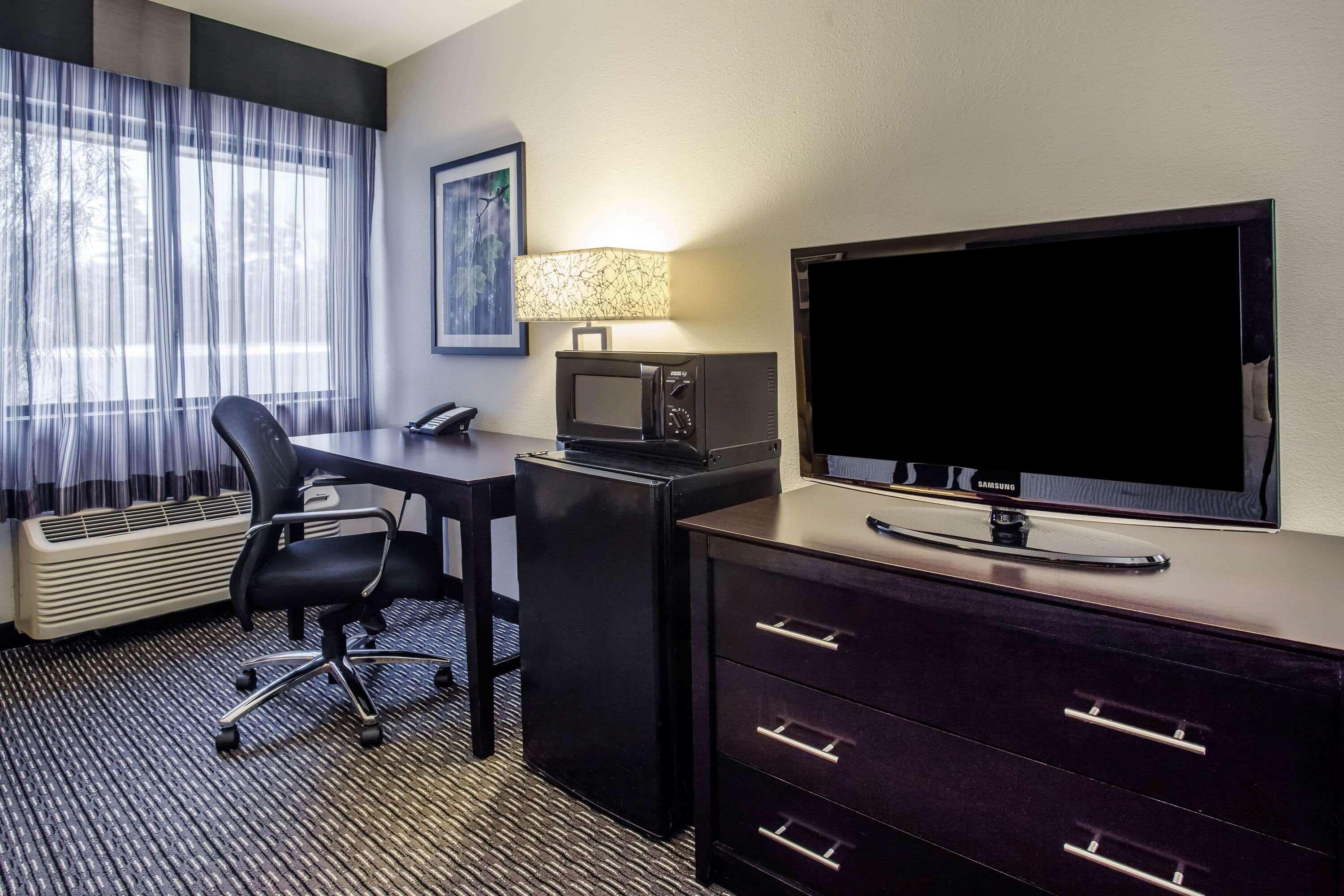 La Quinta Inn By Wyndham Oshkosh Exterior photo