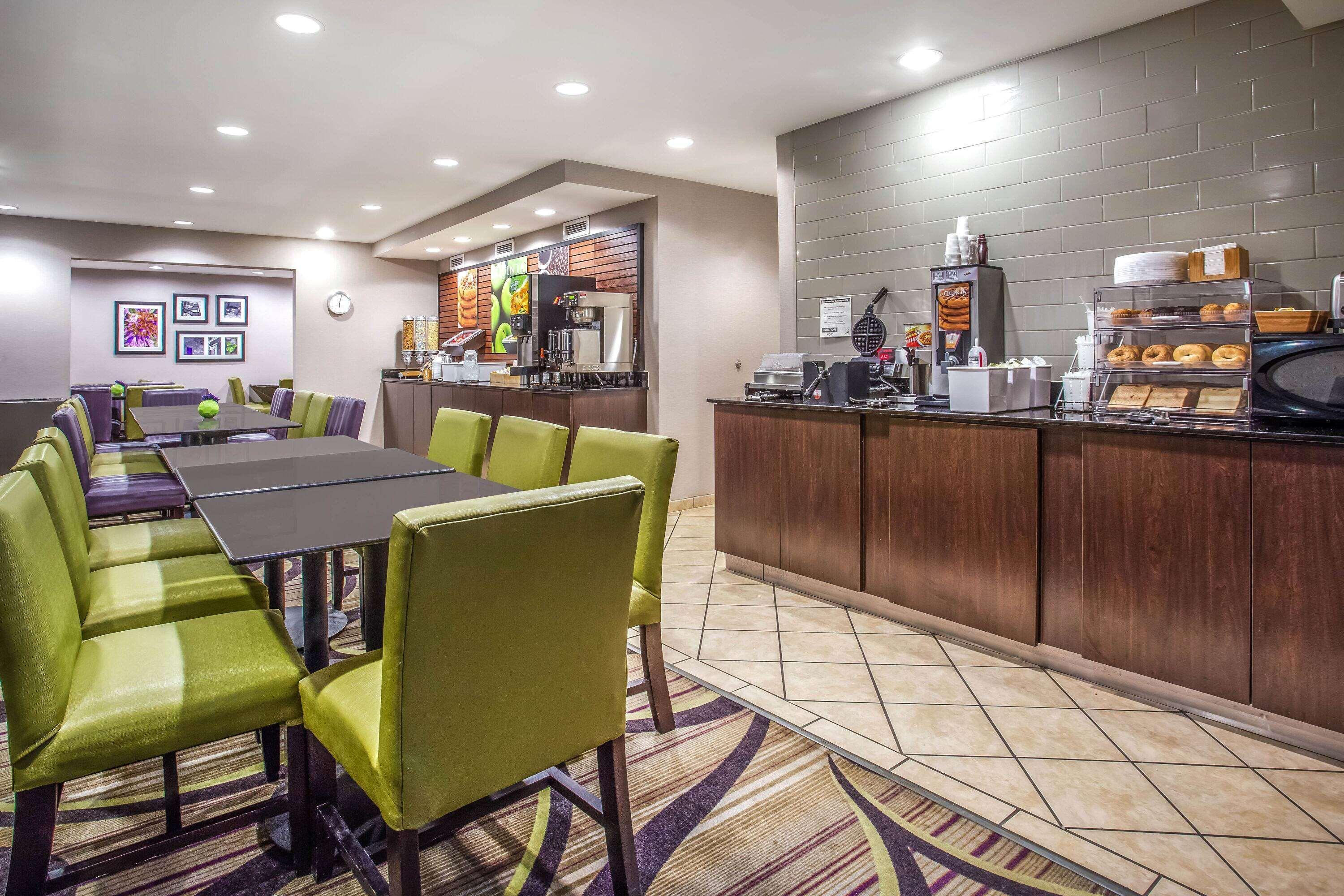 La Quinta Inn By Wyndham Oshkosh Exterior photo