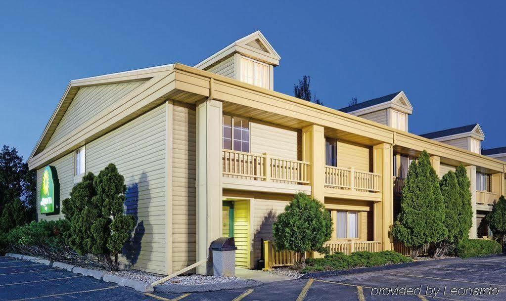 La Quinta Inn By Wyndham Oshkosh Exterior photo